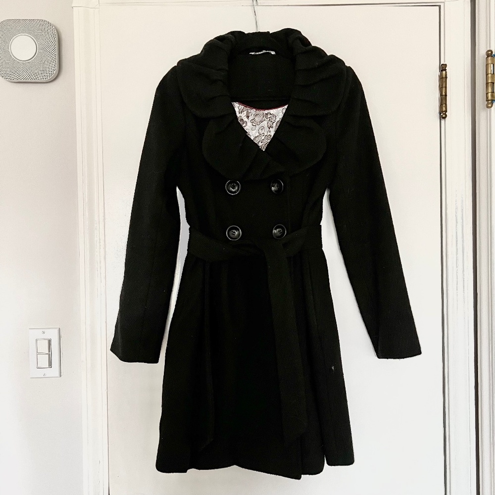 Vintage Black Wool Stylish Double Breasted Satin Lined Scalloped Collar Peacoat